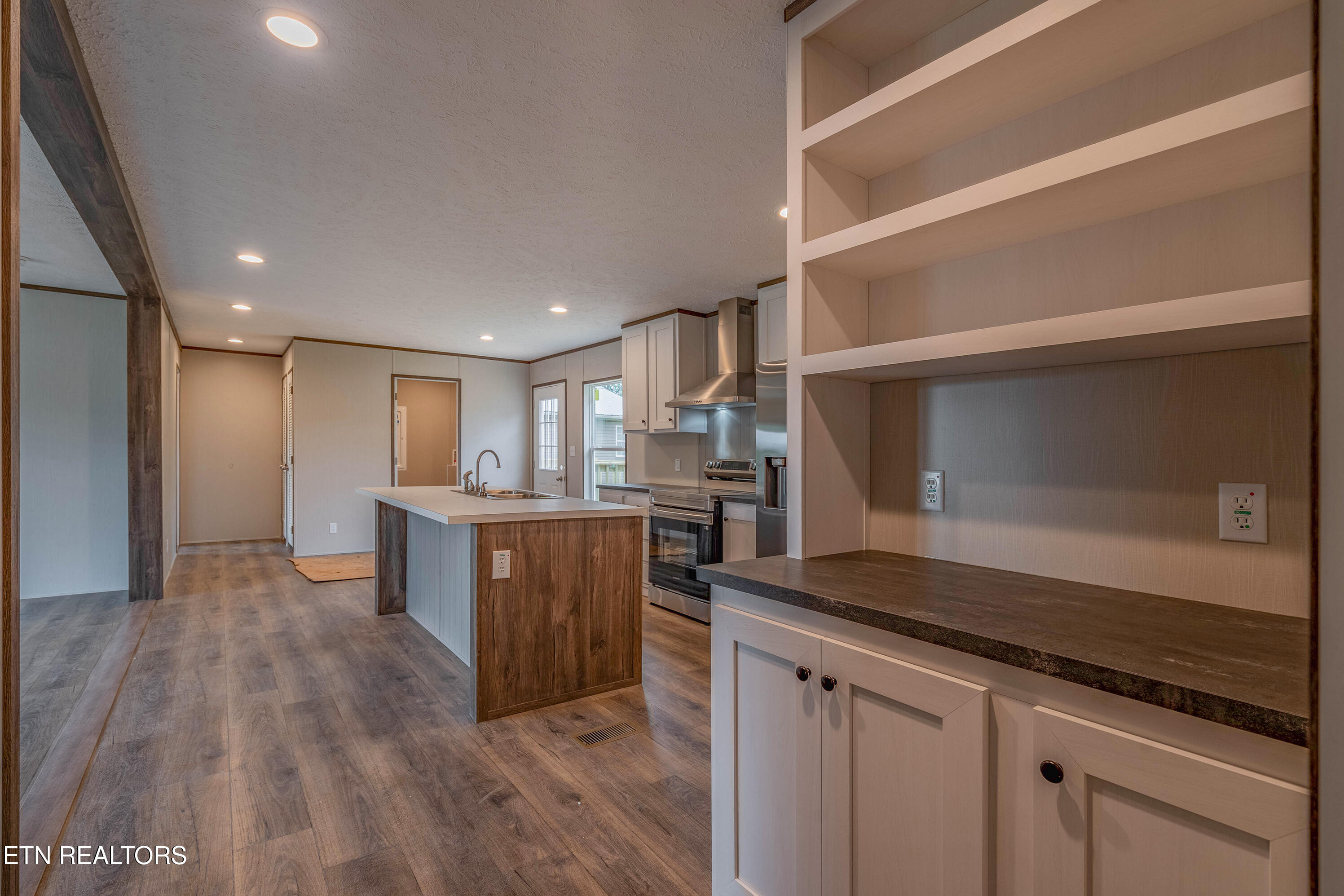 505 East Hemlock Street La Follette, TN 37766 - Photo 11 of 29 A7303072-HDR