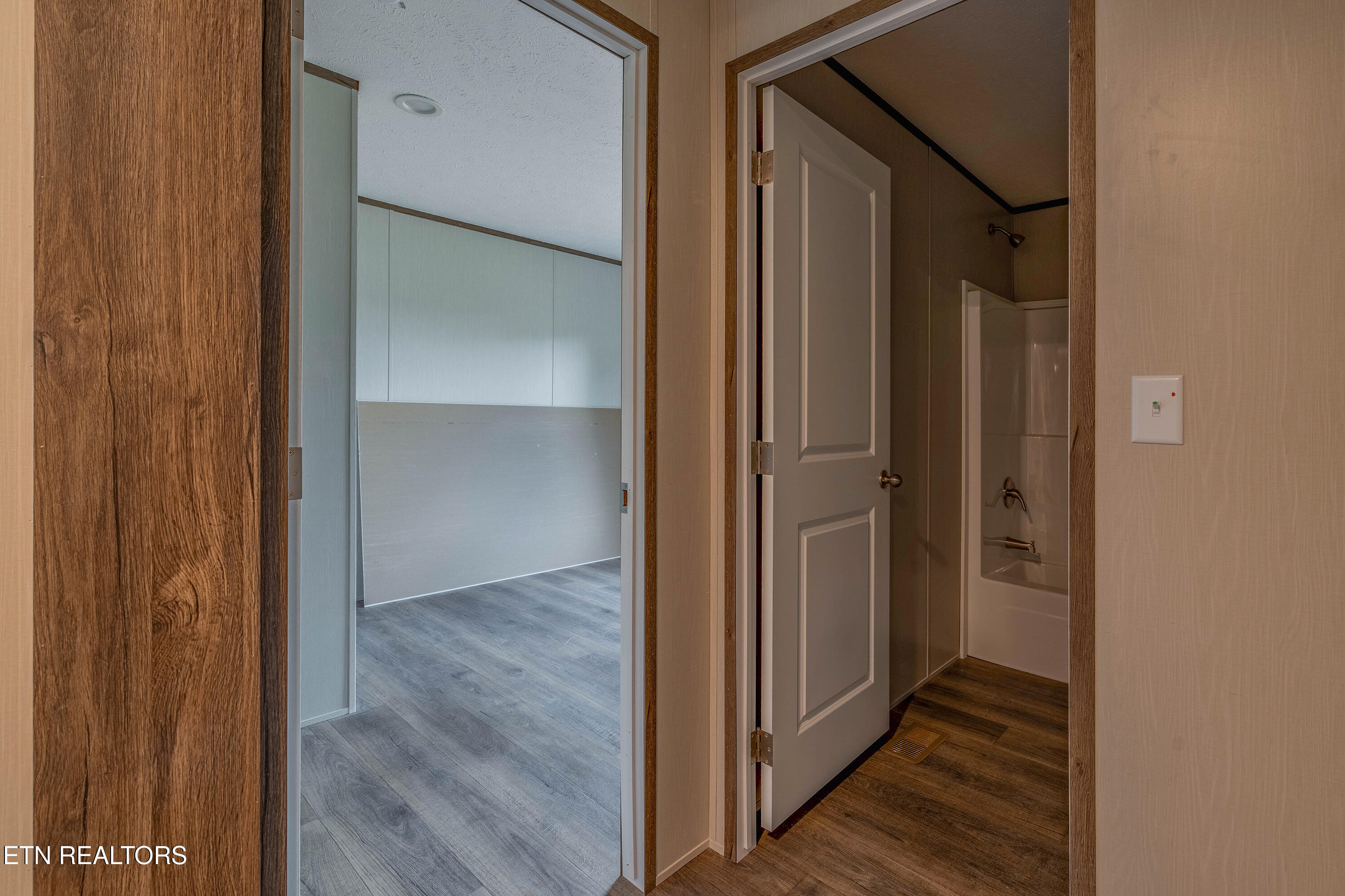 505 East Hemlock Street La Follette, TN 37766 - Photo 13 of 29 A7303081-HDR