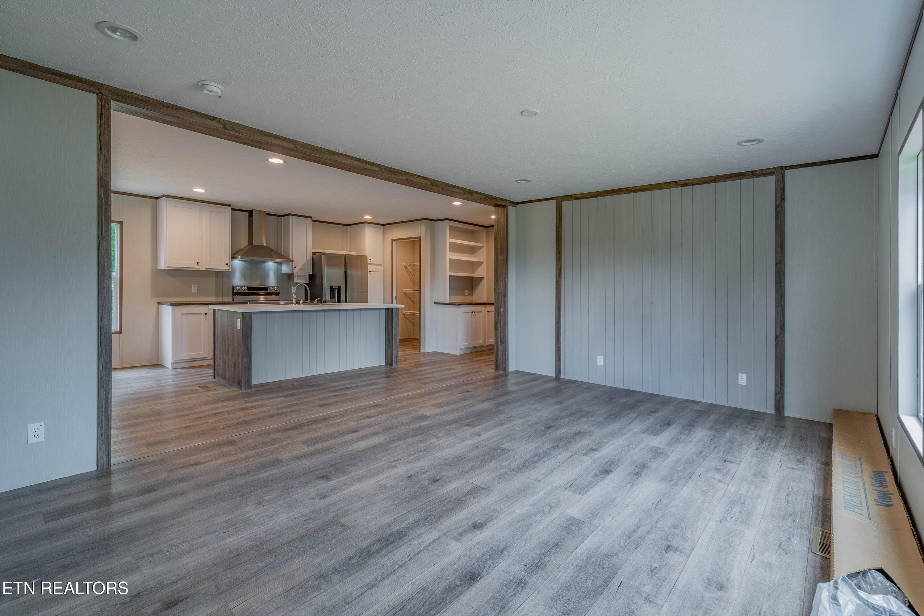 505 East Hemlock Street La Follette, TN 37766 - Photo 5 of 29 A7303057-HDR