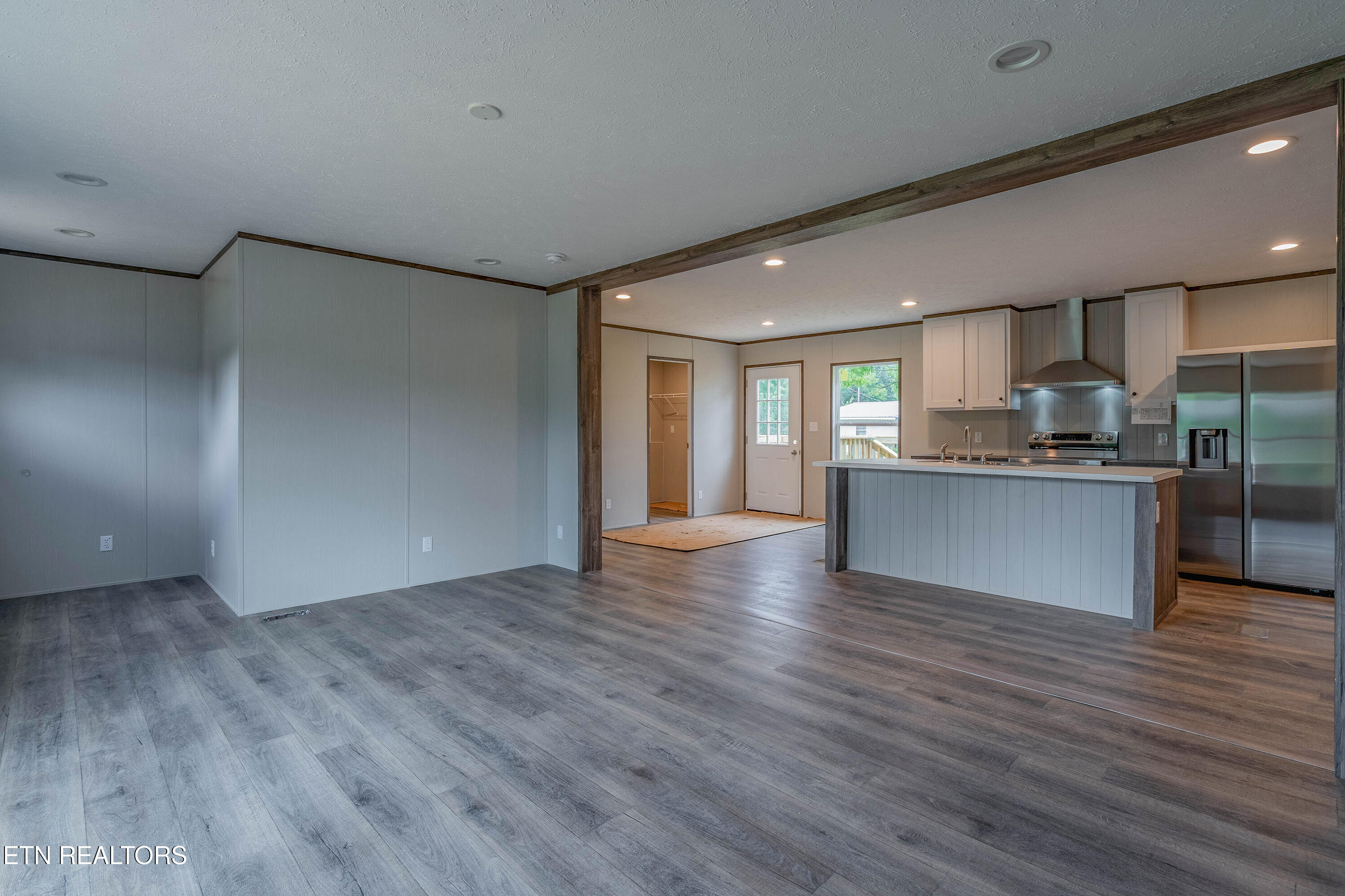 505 East Hemlock Street La Follette, TN 37766 - Photo 6 of 29 A7303063-HDR