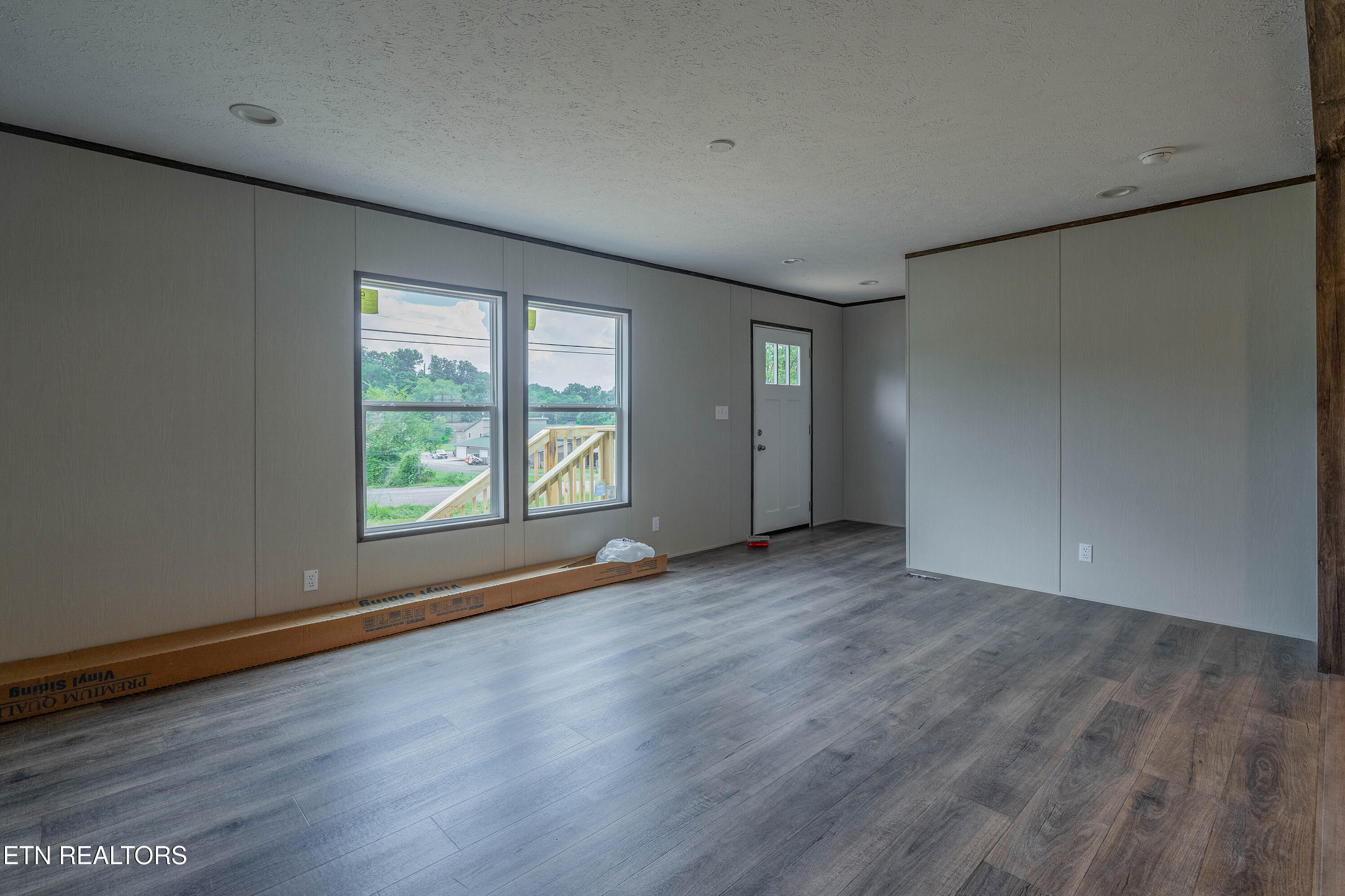 505 East Hemlock Street La Follette, TN 37766 - Photo 8 of 29 A7303060-HDR