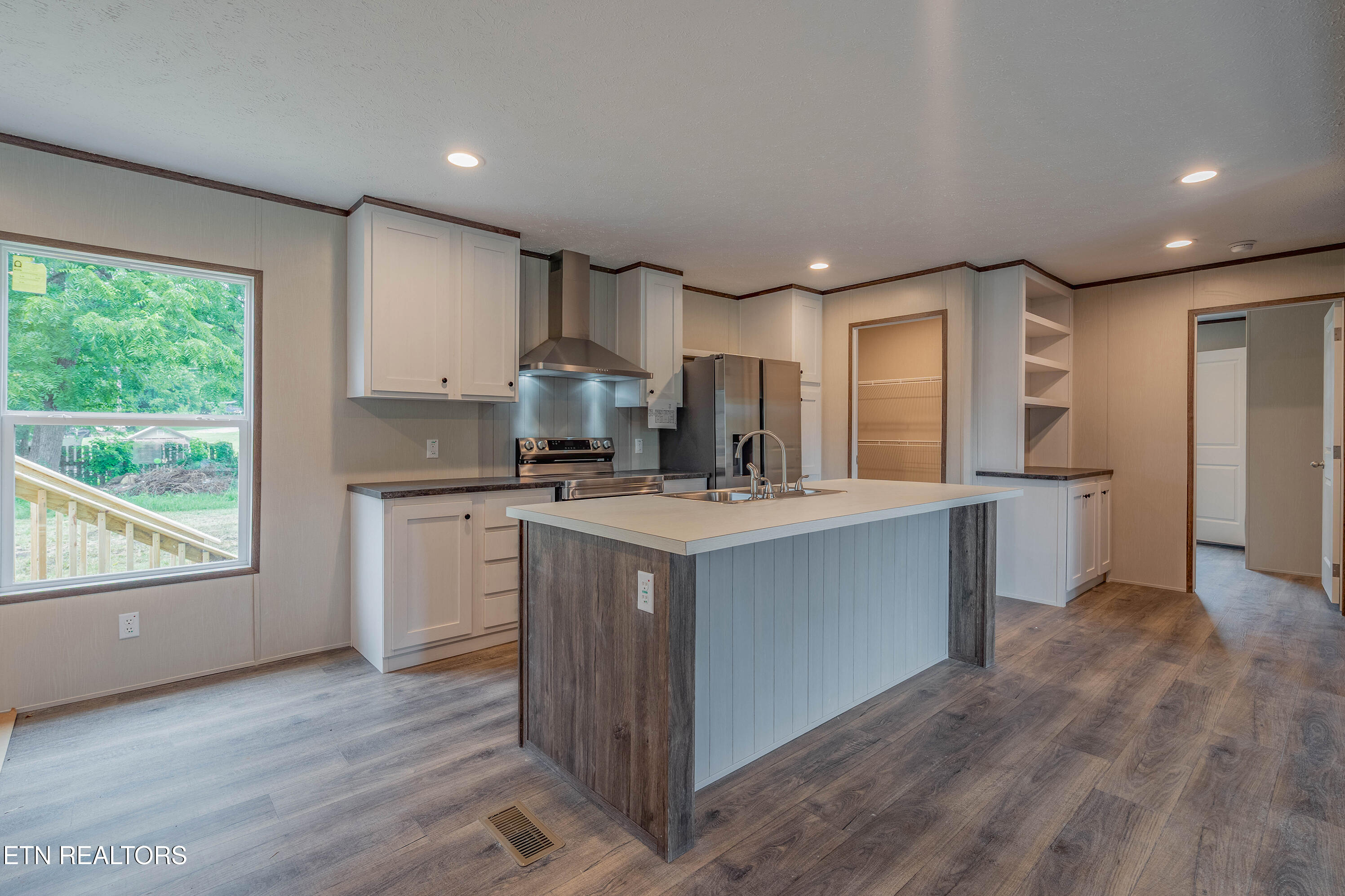 505 East Hemlock Street La Follette, TN 37766 - Photo 9 of 29 A7303066-HDR