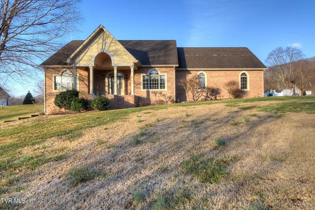 $684,900 | 295 Sunrise Drive, Elizabethton, TN 37643