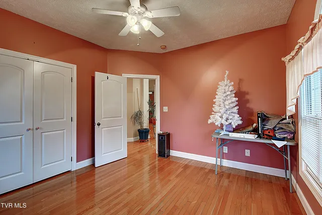 $684,900 | 295 Sunrise Drive, Elizabethton, TN 37643