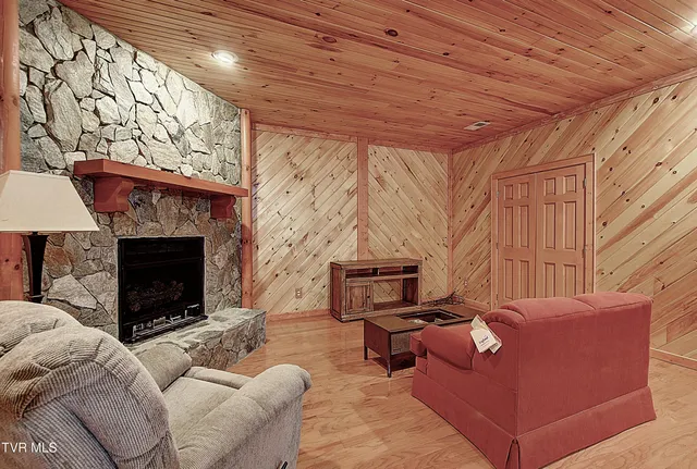 $684,900 | 295 Sunrise Drive, Elizabethton, TN 37643