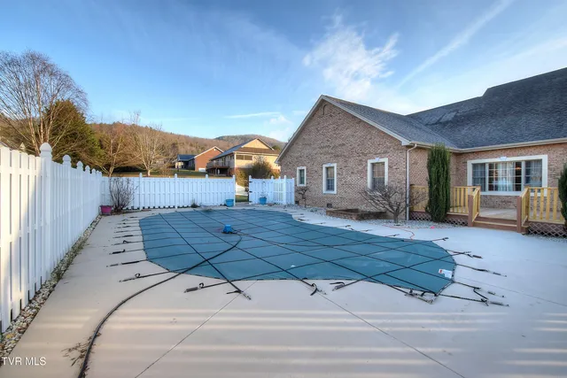 $684,900 | 295 Sunrise Drive, Elizabethton, TN 37643