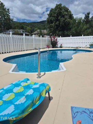 $684,900 | 295 Sunrise Drive, Elizabethton, TN 37643