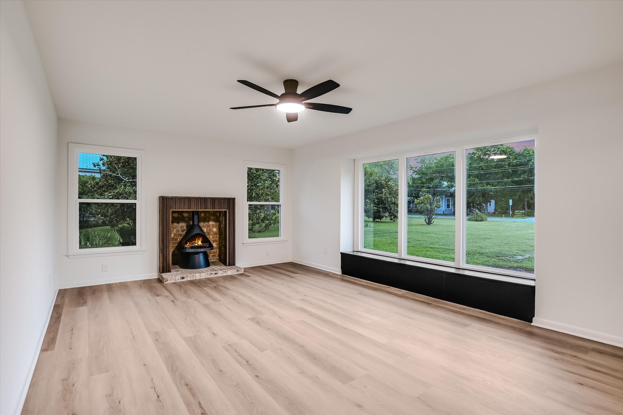 503 Elm Street Bastrop, TX 78602 - Photo 10 of 27 Living/Bonus Room