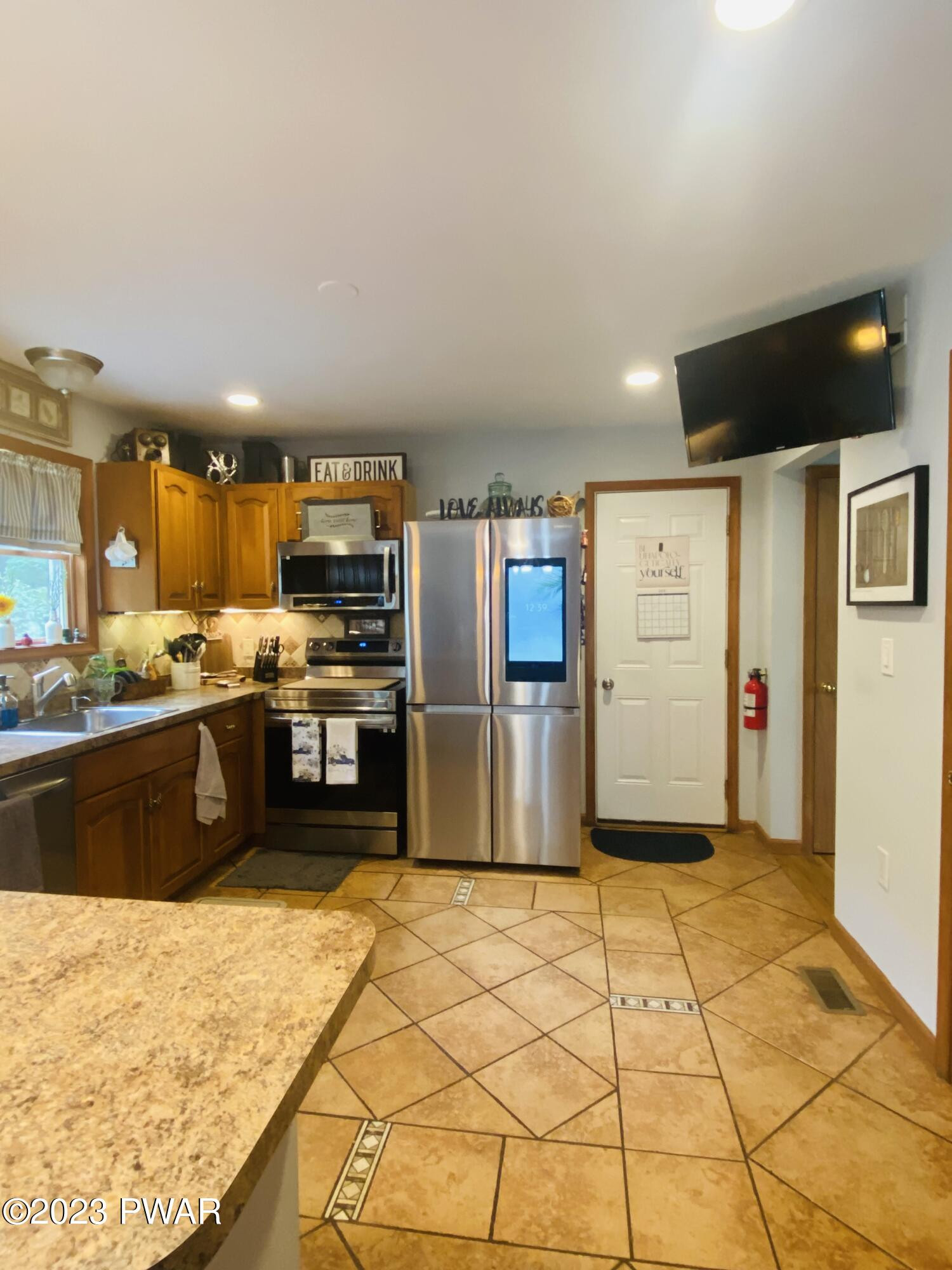 1529 Deer Run East Bushkill, PA 18324 - Photo 16 of 54