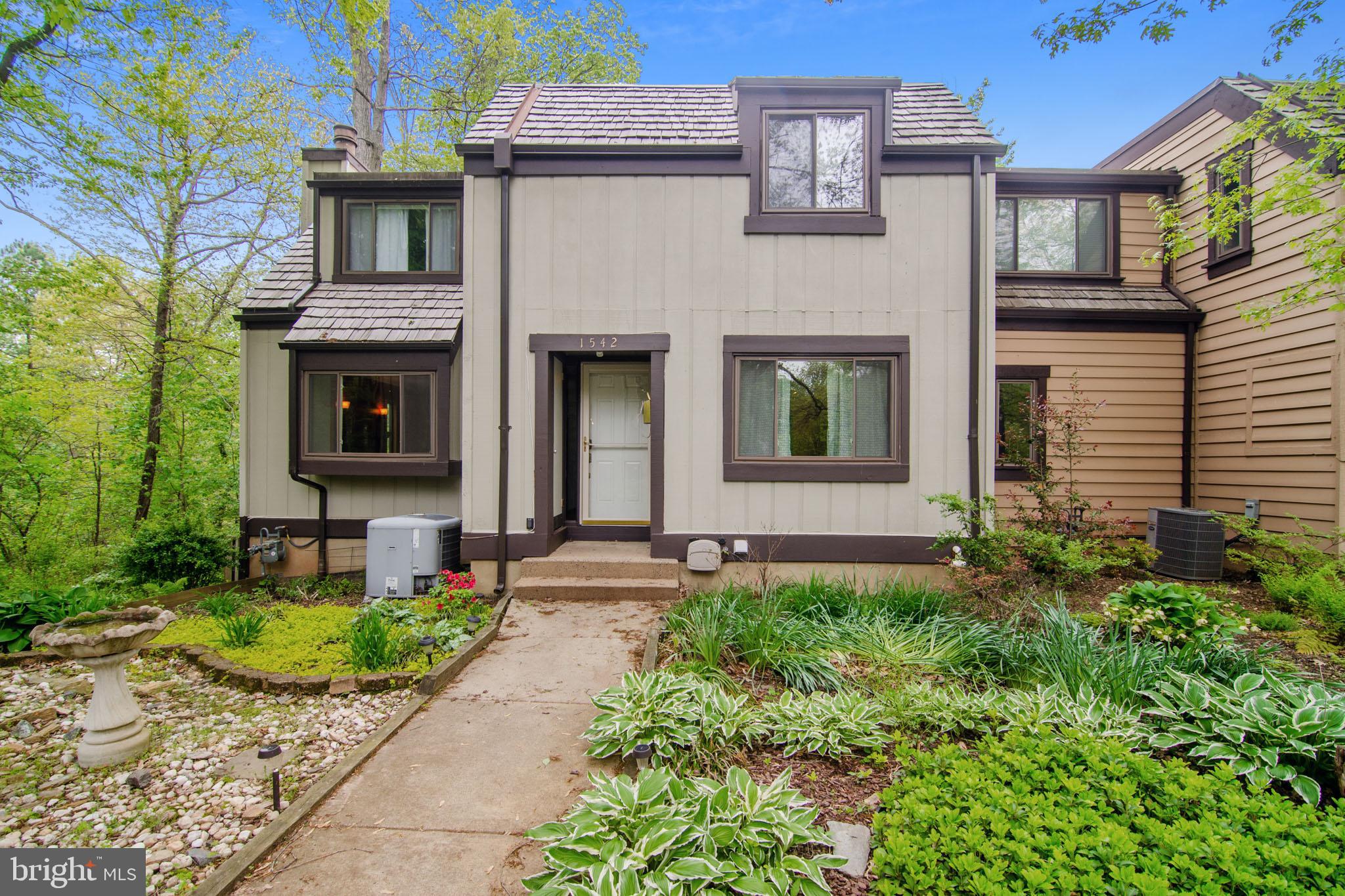 1542 Scandia Circle Reston, VA 20190 - Photo 2 of 29 Gallery Image 2