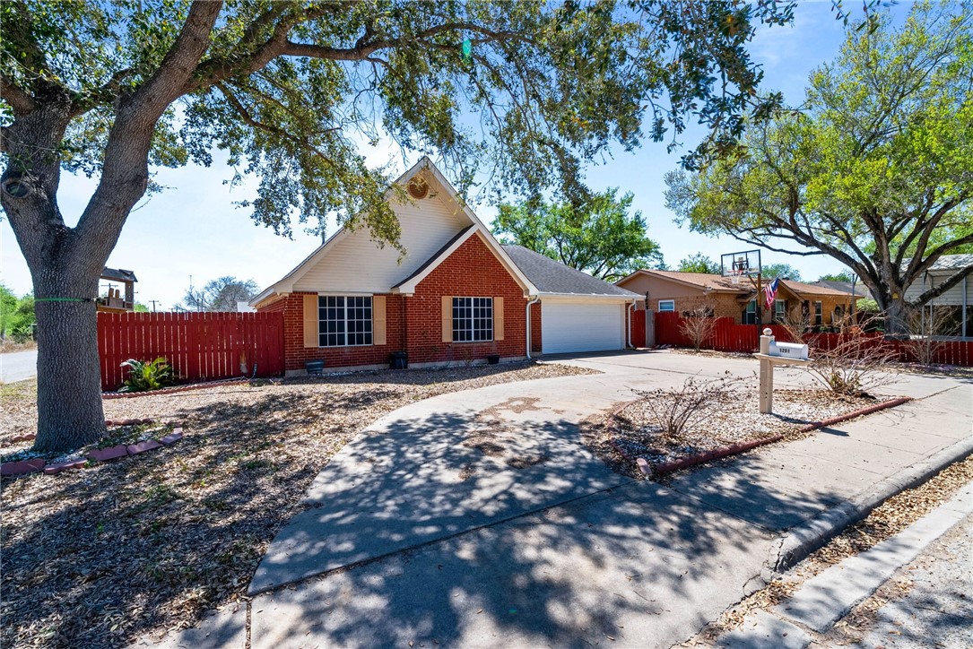 1201 Alaska Street Alice, TX 78332 - Photo 2 of 25