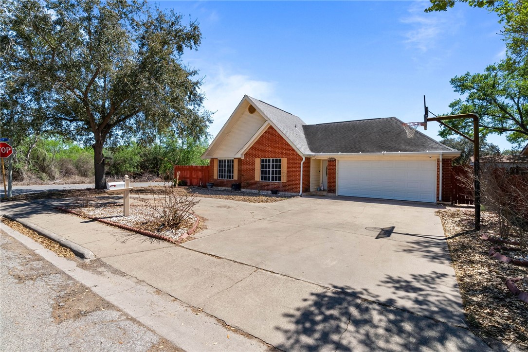 1201 Alaska Street Alice, TX 78332 - Photo 3 of 25