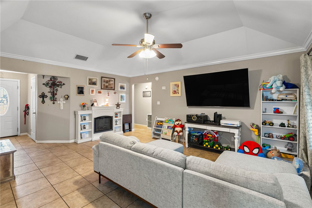 1201 Alaska Street Alice, TX 78332 - Photo 4 of 25