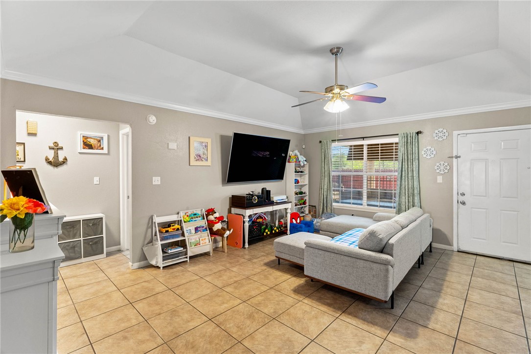 1201 Alaska Street Alice, TX 78332 - Photo 5 of 25