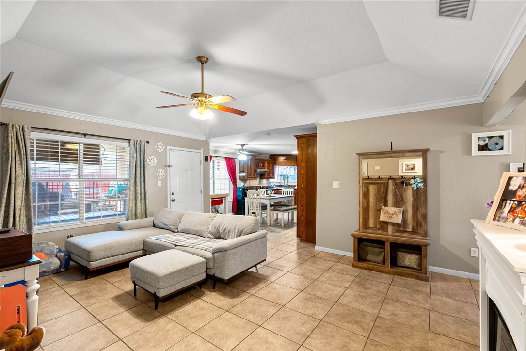 1201 Alaska Street Alice, TX 78332 - Photo 6 of 25