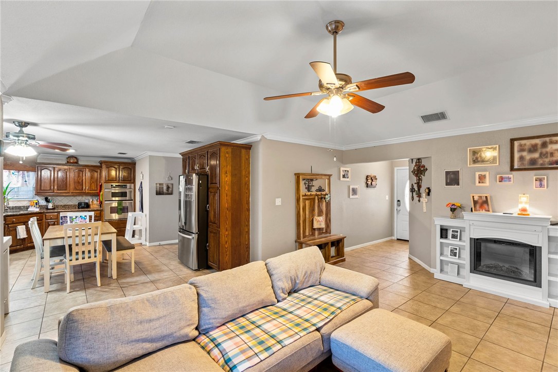 1201 Alaska Street Alice, TX 78332 - Photo 7 of 25