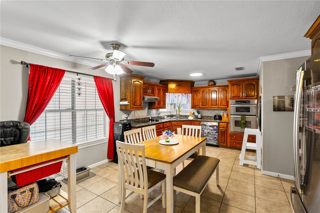 1201 Alaska Street Alice, TX 78332 - Photo 8 of 25