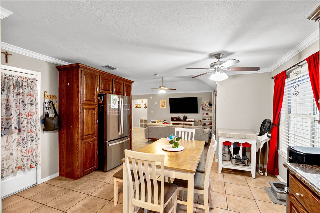 1201 Alaska Street Alice, TX 78332 - Photo 9 of 25