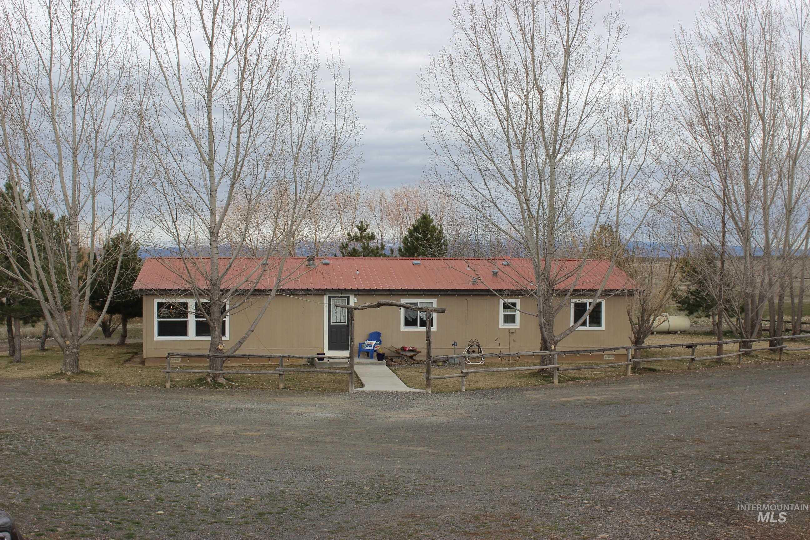 1824 Dutch Flat Road Midvale, ID 83645 - Photo 2 of 41 Manufactured / mobile home featuring a fenced front yard