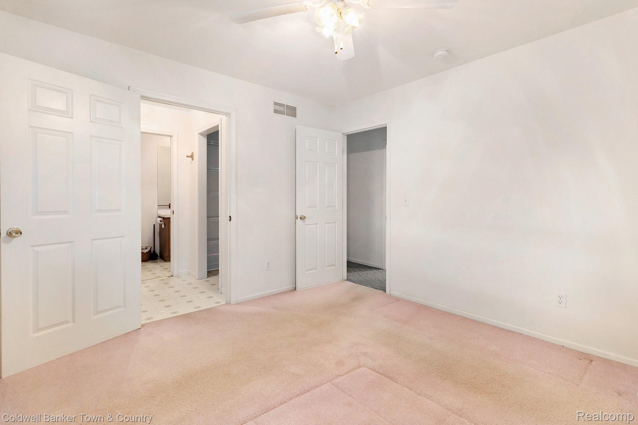 9679 North Nicholson Road Fowlerville, MI 48836 - Photo 8 of 14 Master with Walk-in Closet
