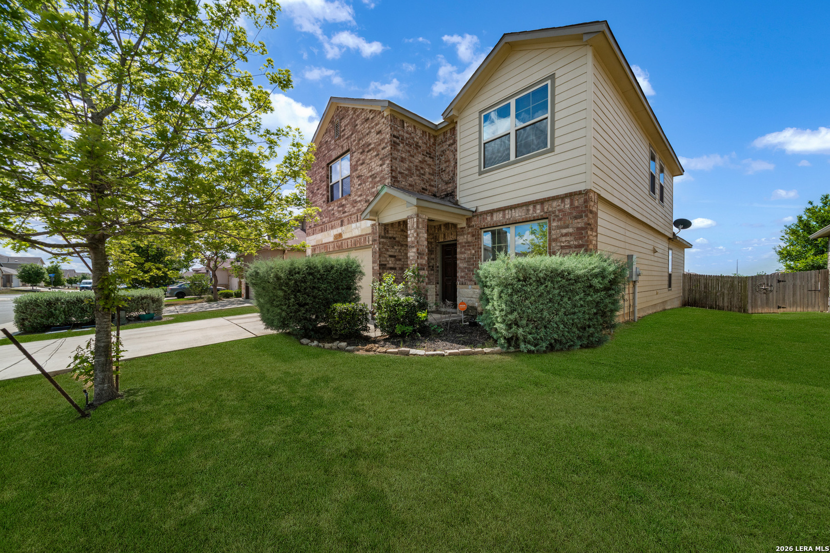 10426 Rosalina Loop Converse, TX 78109 - Photo 2 of 38