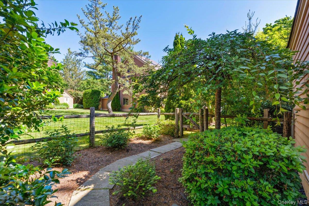 219 Tree Top Crescent Rye Brook, NY 10573 - Photo 15 of 18