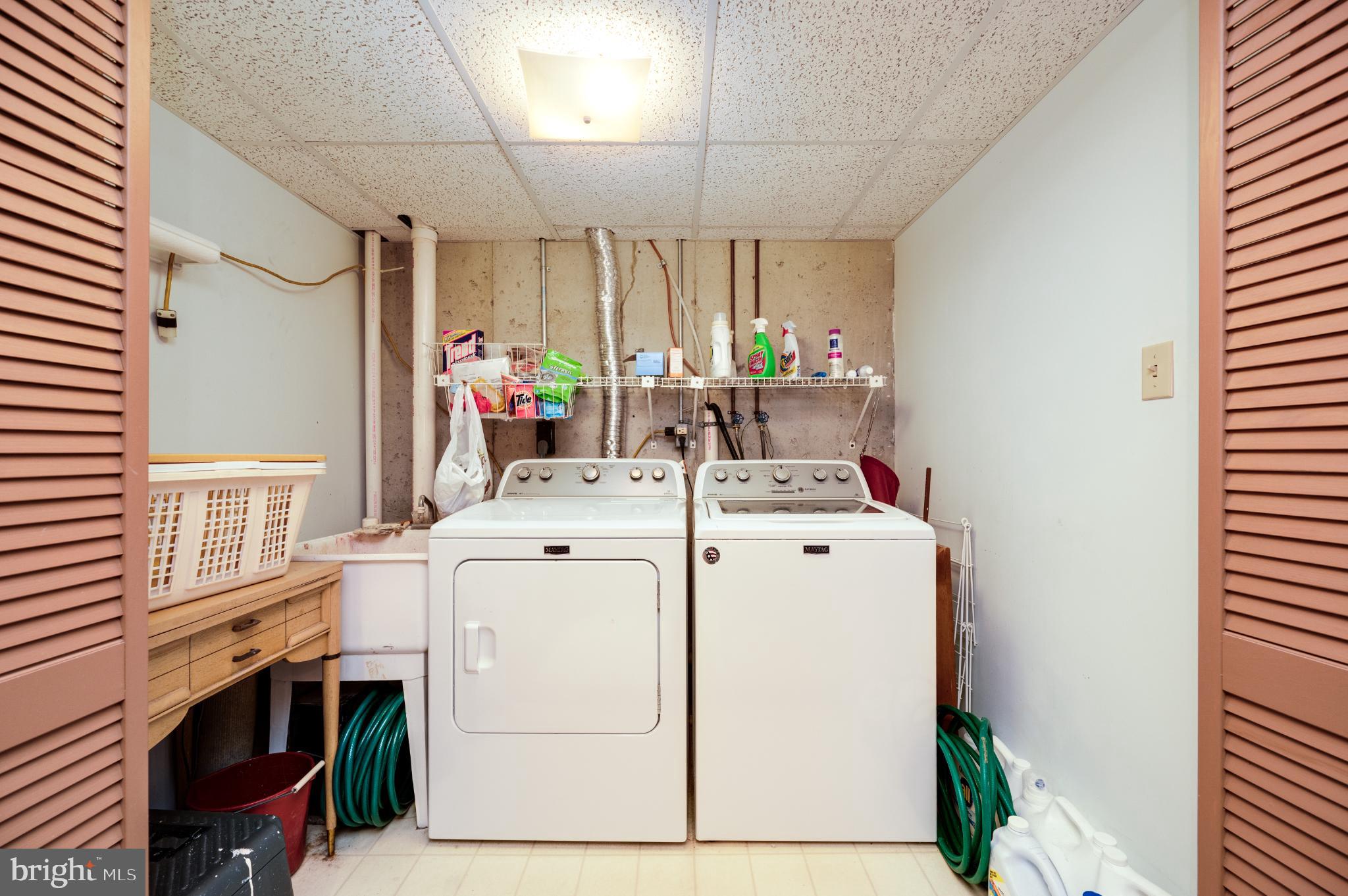 1052 Boeshore Circle Reading, PA 19605 - Photo 64 of 72 a utility room with dryer and washer