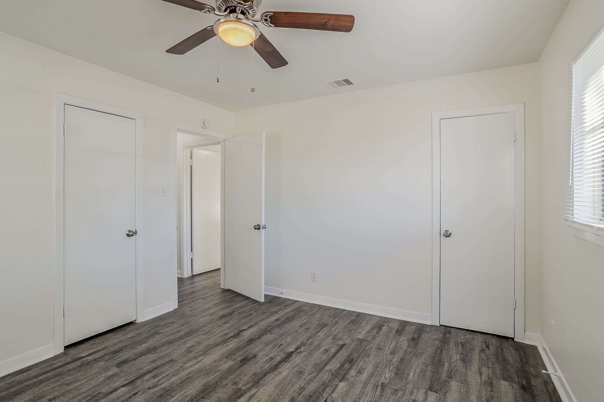 6434 Leader Street Houston, TX 77074 - Photo 31 of 46 a view of an empty room and window