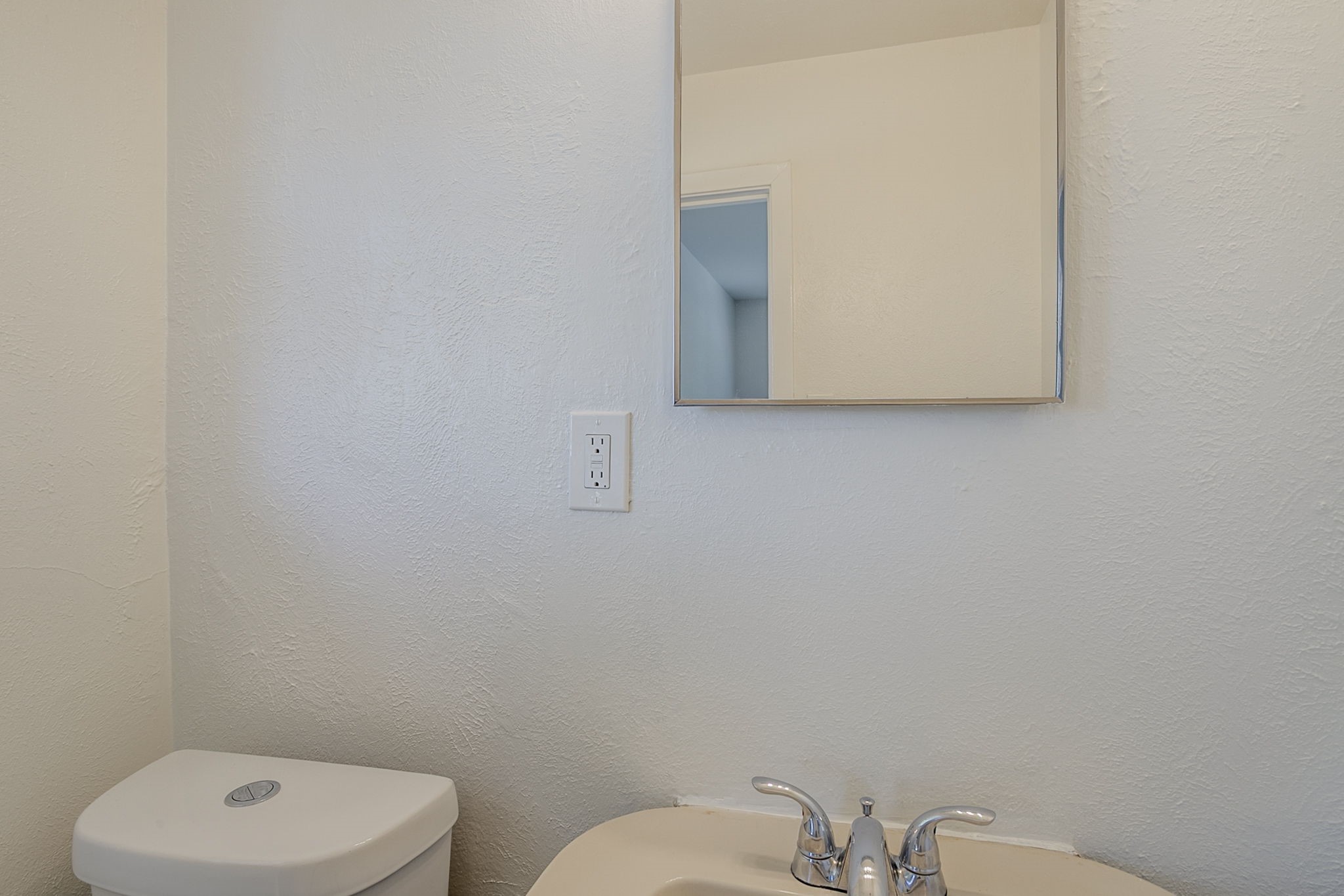 6434 Leader Street Houston, TX 77074 - Photo 33 of 46 a bathroom with a toilet