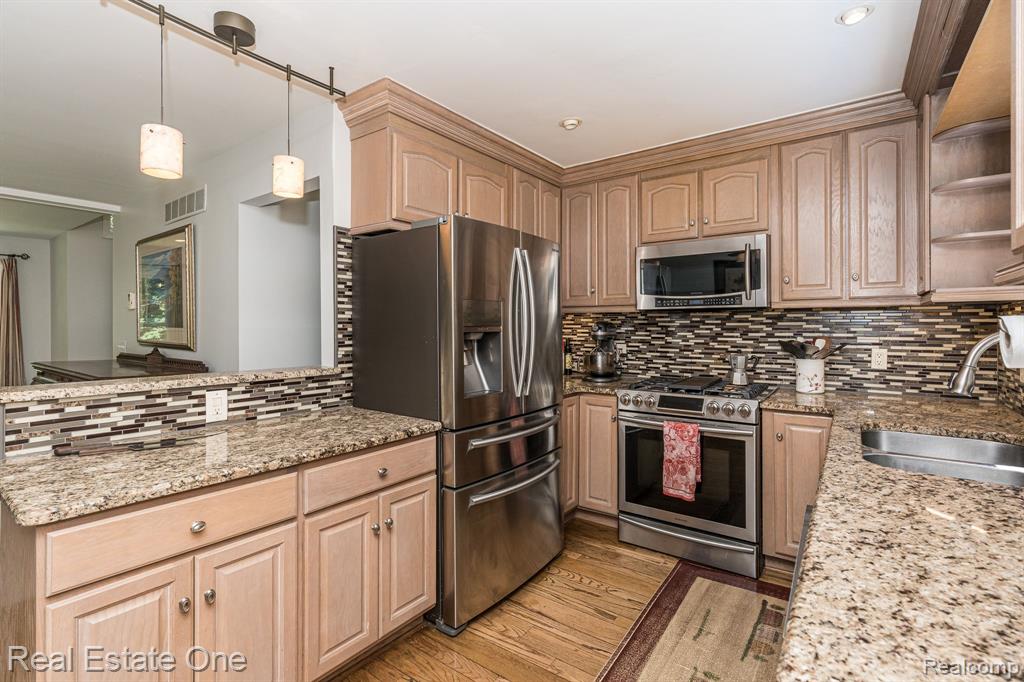 3450 Vardon Drive Rochester Hills, MI 48307 - Photo 6 of 34