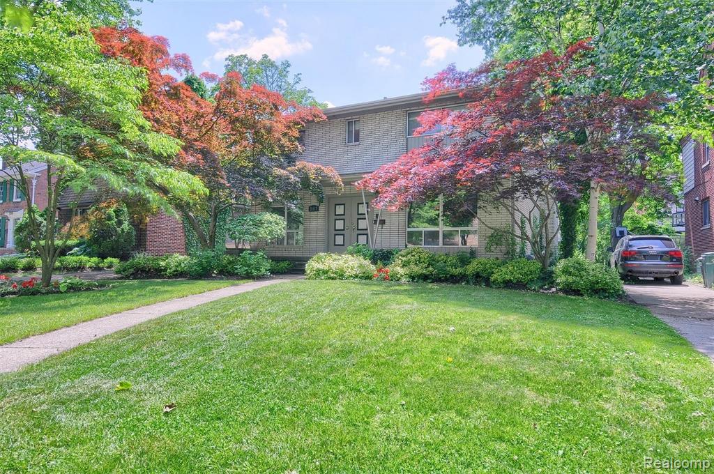 26117 York Road Huntington Woods, MI 48070 - Photo 2 of 32
