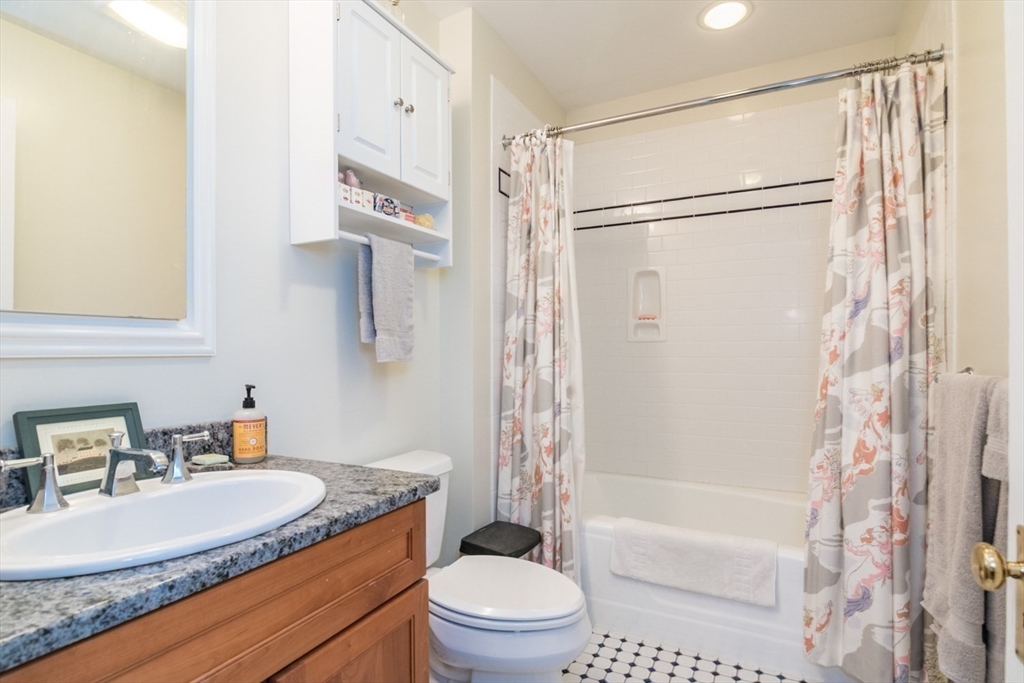 88 Round Hill Road, Unit 2 Northampton, MA 01060 - Photo 25 of 38