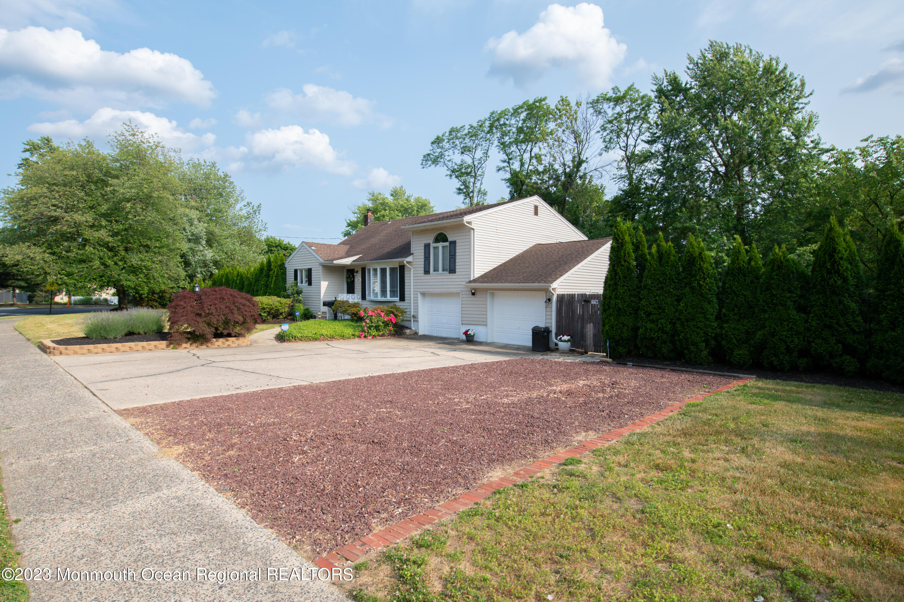 268 Harmony Road Middletown, NJ 07748 - Photo 9 of 50 0142FFD7-48FD-40EF-873A-2B60A39F5418