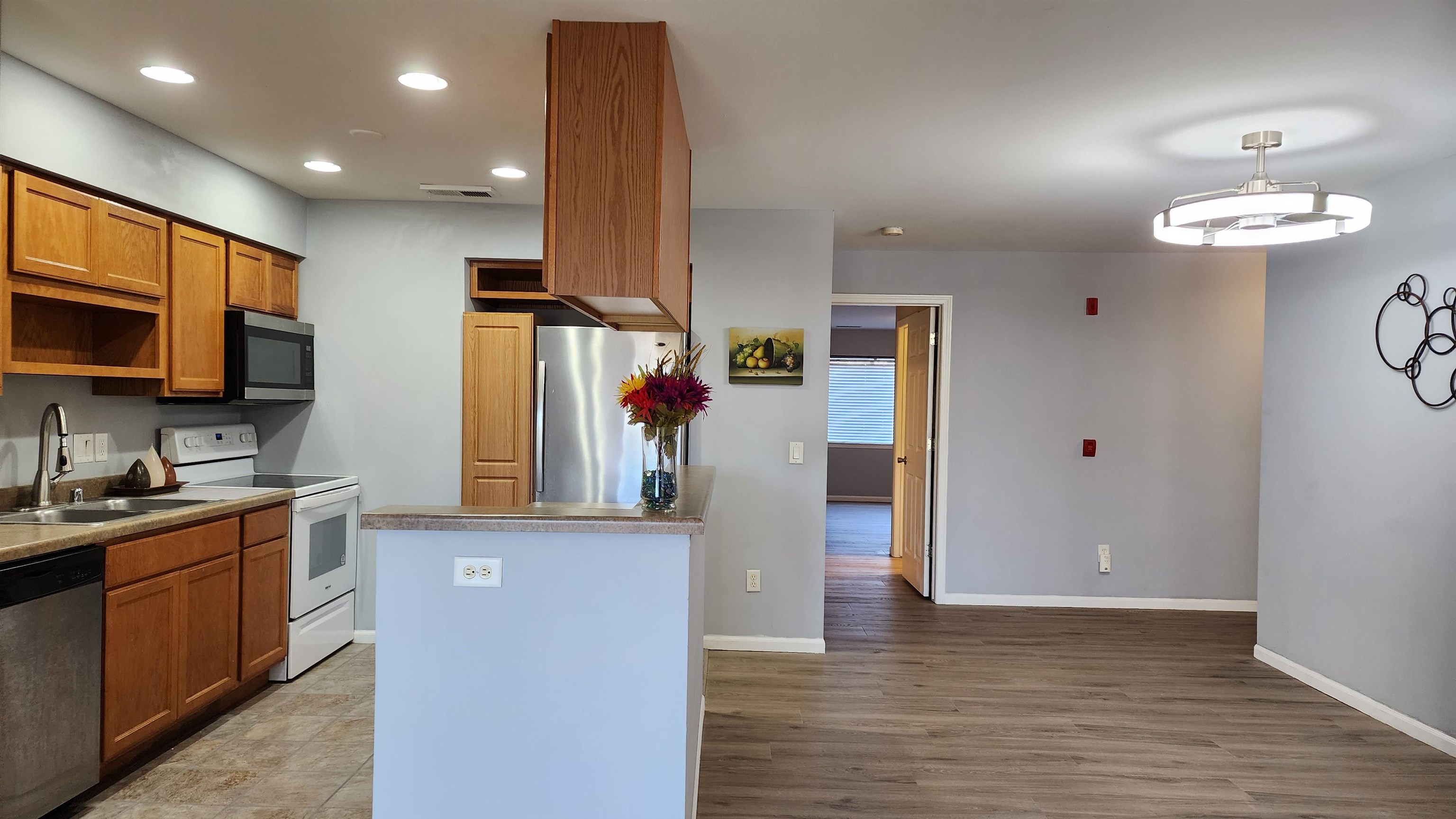 960 Rockefeller Lane Madison, WI 53704 - Photo 5 of 45