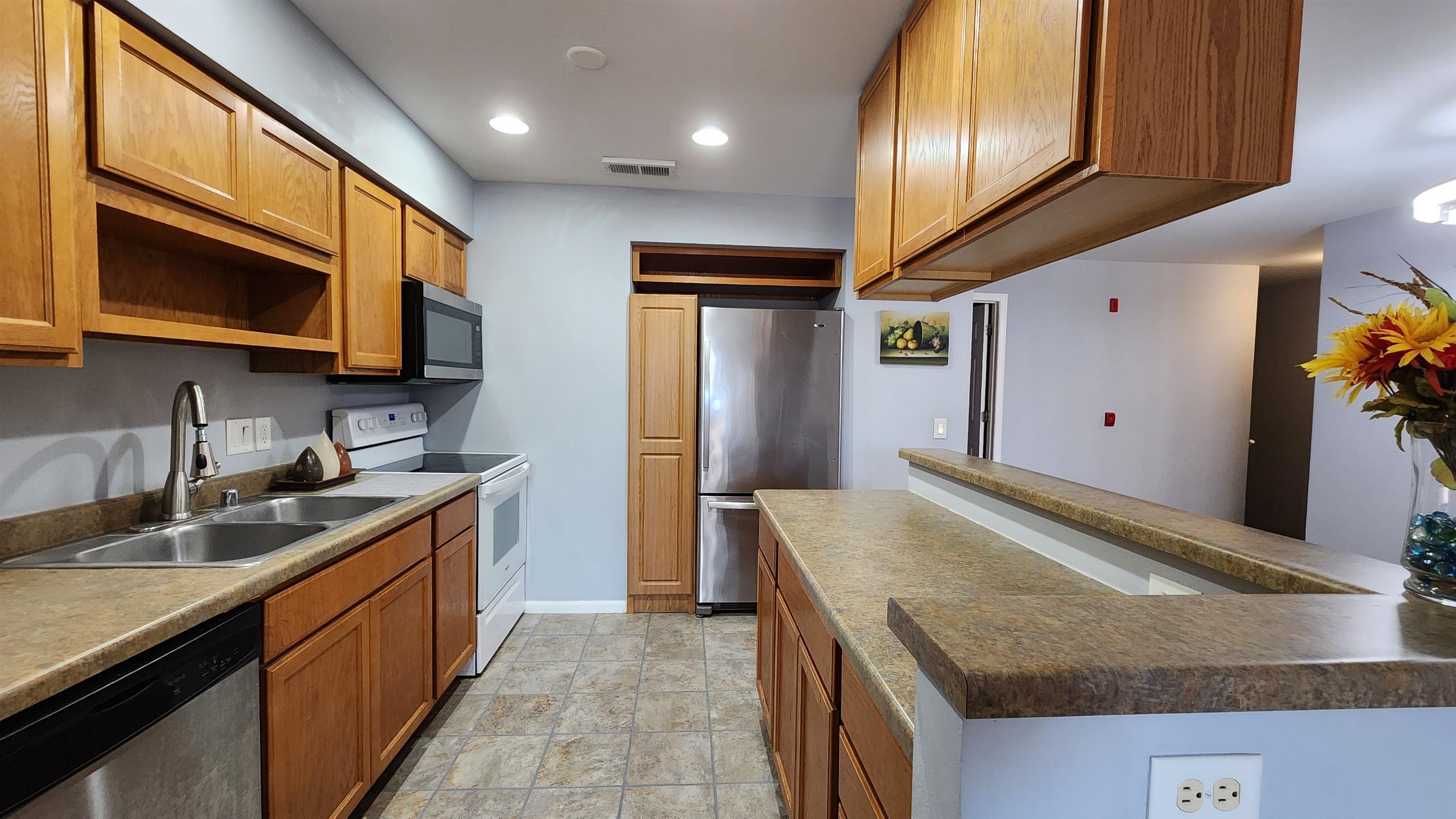 960 Rockefeller Lane Madison, WI 53704 - Photo 7 of 45