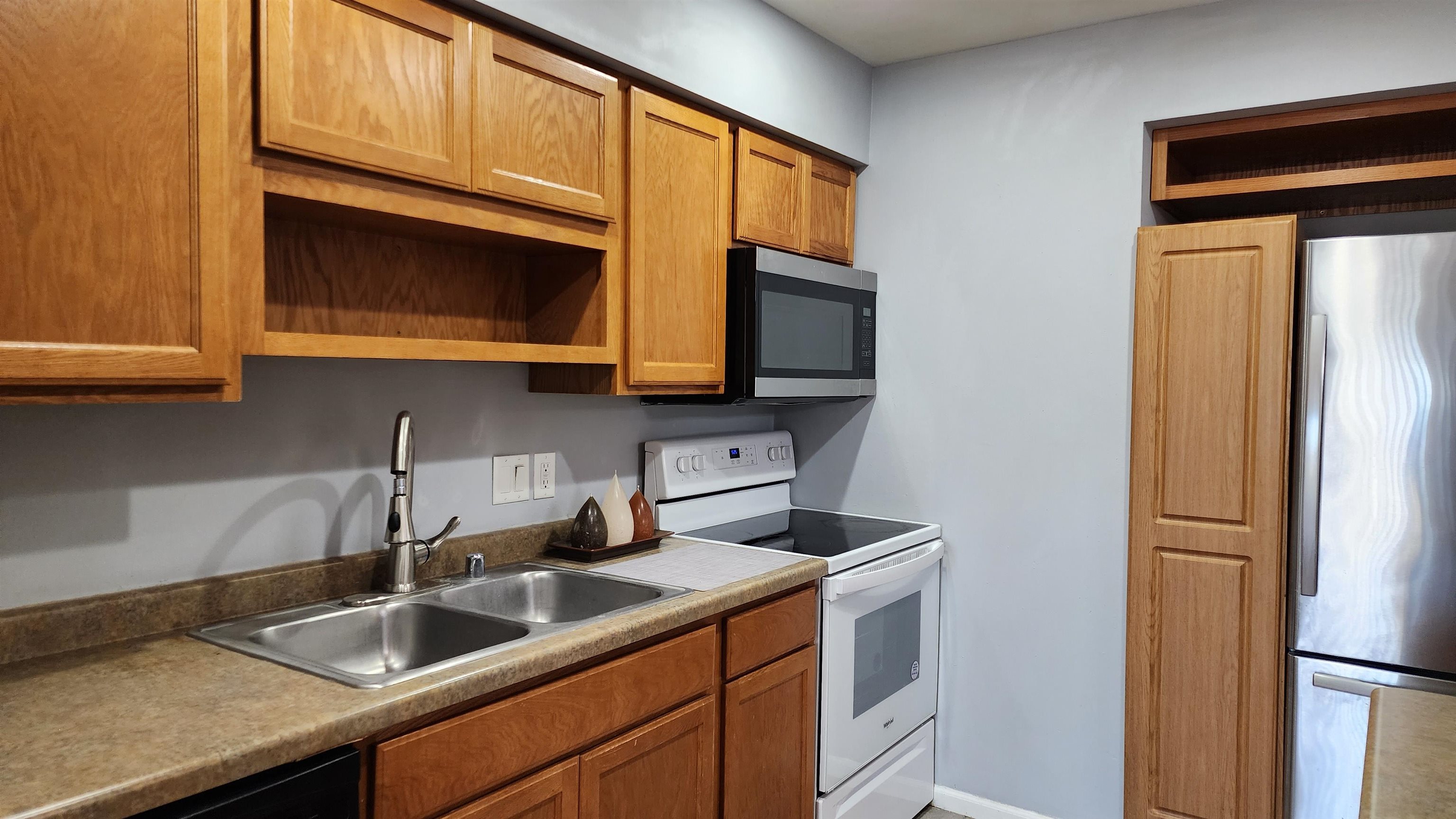 960 Rockefeller Lane Madison, WI 53704 - Photo 8 of 45