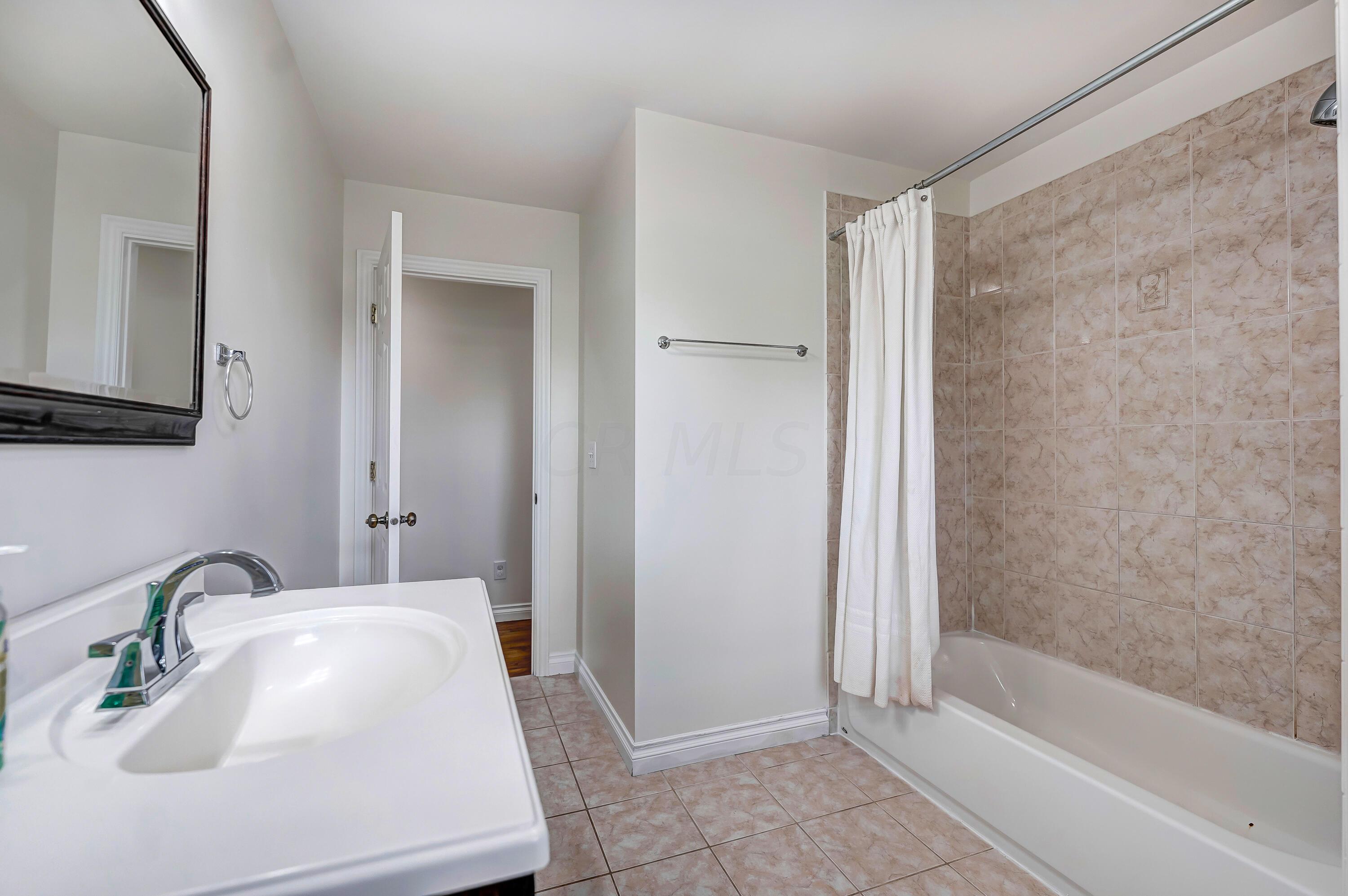 3720 Bunty Station Road Delaware, OH 43015 - Photo 32 of 49 Bathroom #2