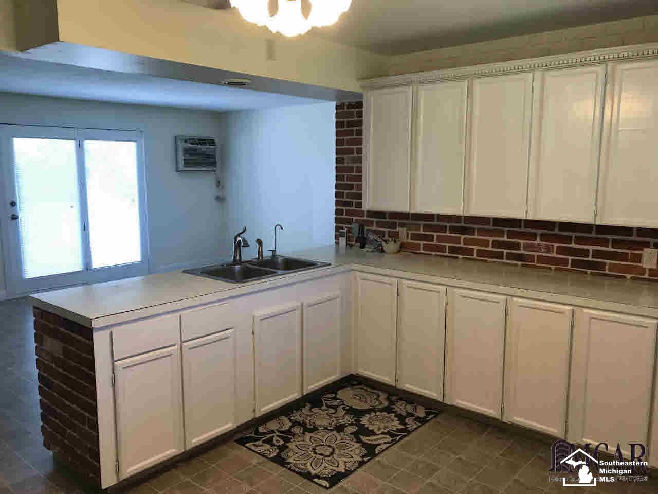 5190 Williams Road Newport, MI 48166 - Photo 4 of 28 21379616-3.JPG