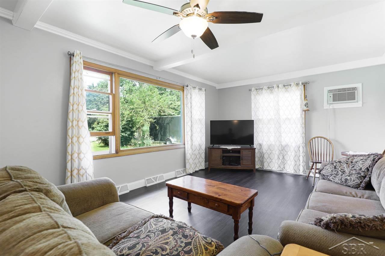 4730 Sherman Road Saginaw, MI 48604 - Photo 3 of 23 Bright and cheery