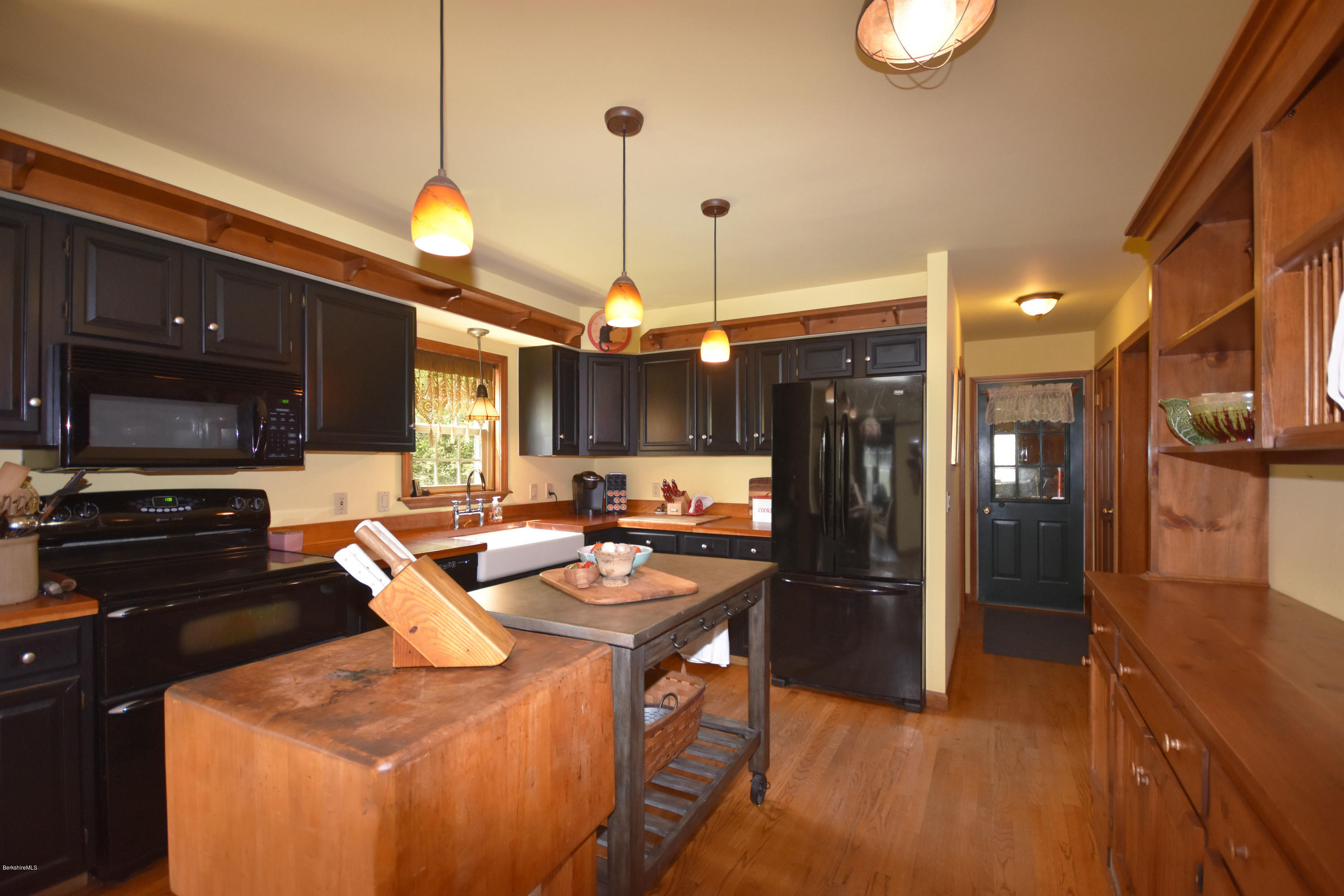 145 Melbourne Road Pittsfield, MA 01201 - Photo 9 of 55 Kitchen