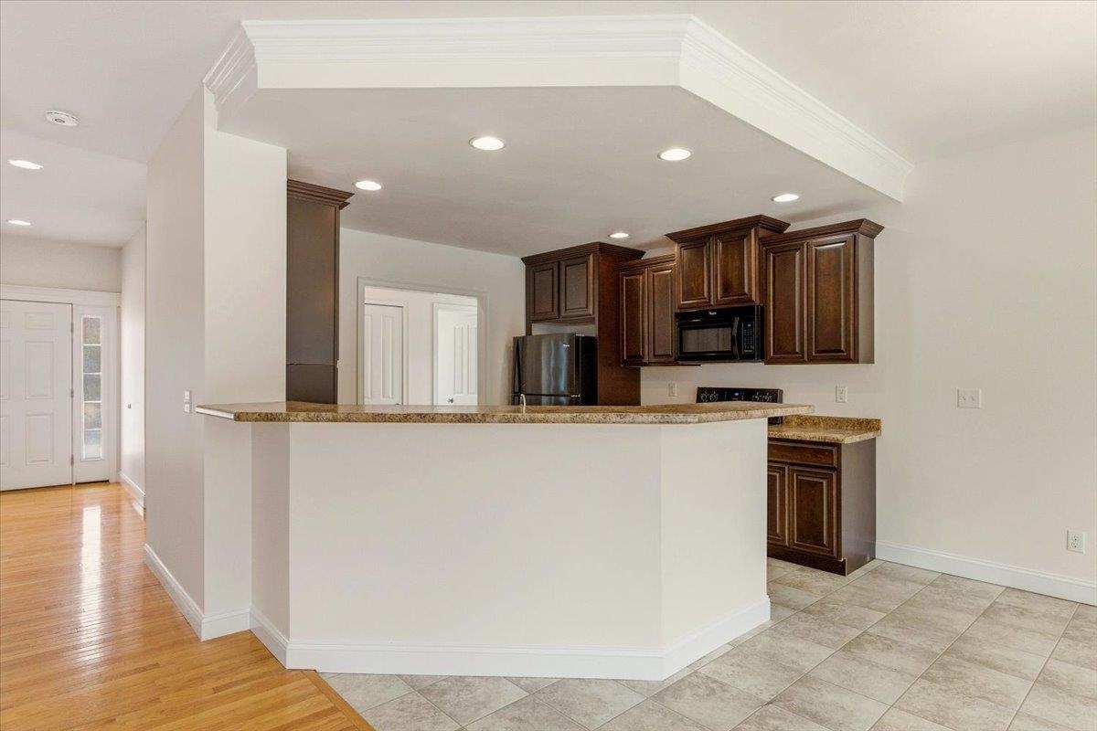 11 Gable Drive Epping, NH 03042 - Photo 5 of 48