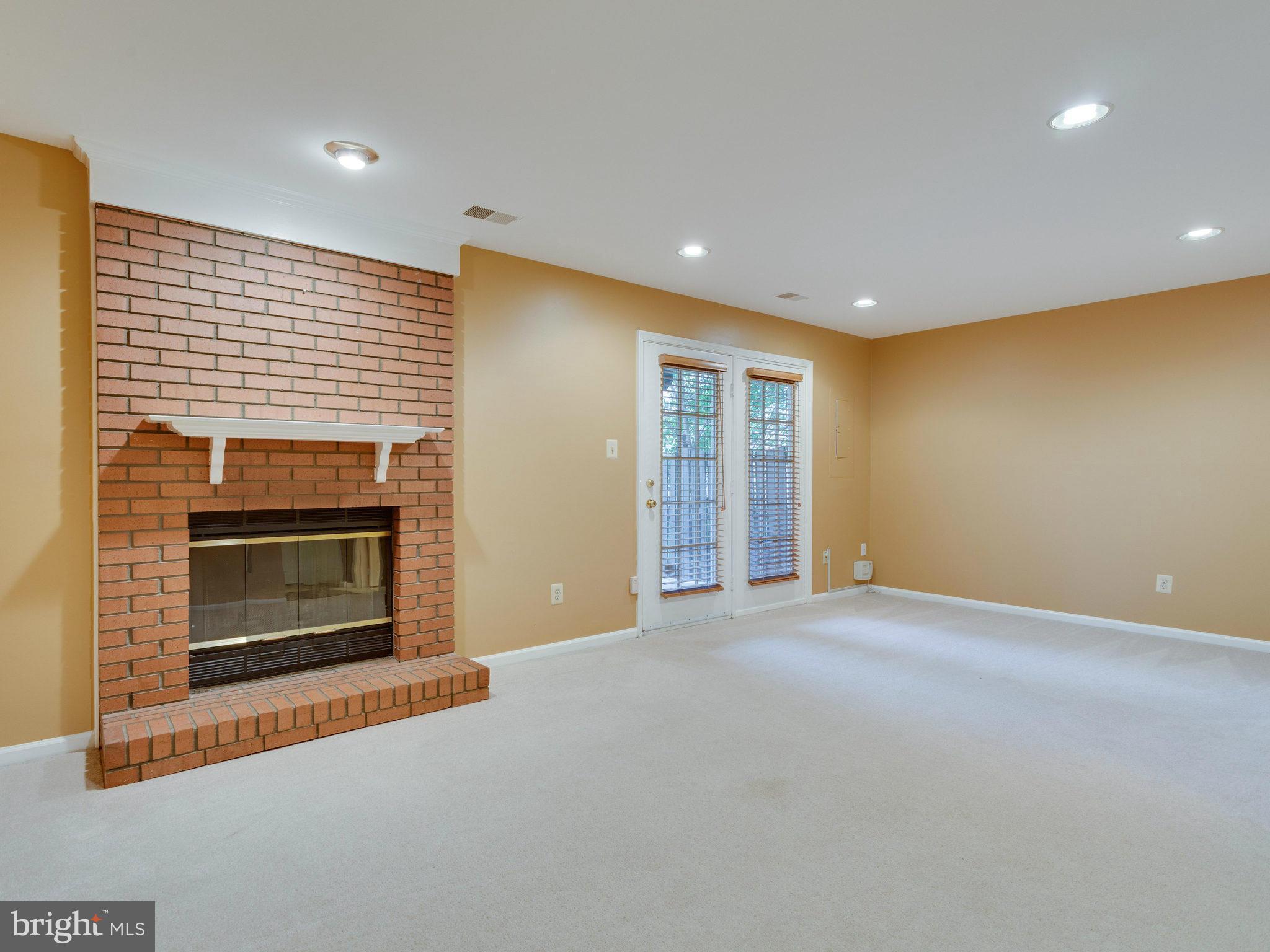 3788 Inverness Road Fairfax, VA 22033 - Photo 25 of 28 Family Room