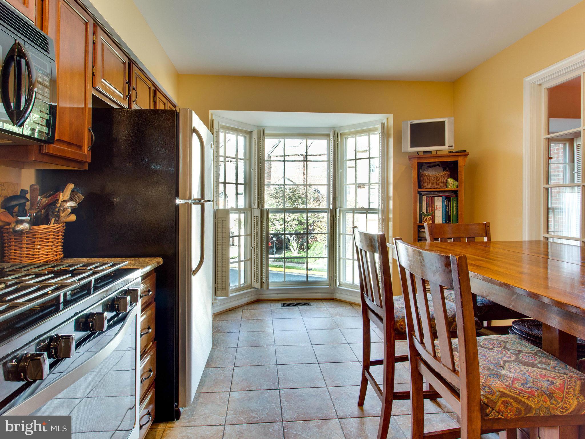 3788 Inverness Road Fairfax, VA 22033 - Photo 10 of 28 Kitchen
