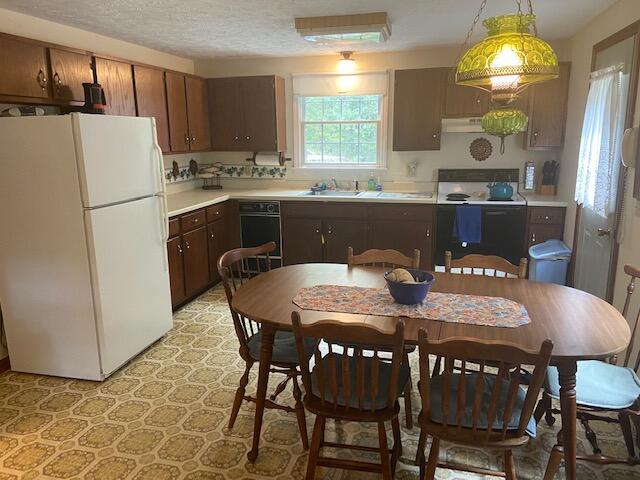 105 Schooner Lane Eastham, MA 02642 - Photo 3 of 21 IMG_3378