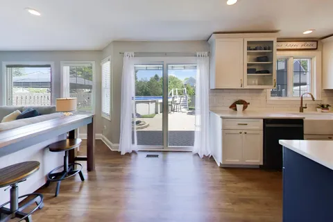 $489,000 | 2446 Lawson Boulevard, Gurnee, IL 60031