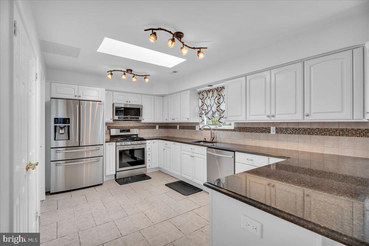 27 Spring Mill Drive Sewell, NJ 08080 - Photo 8 of 34 Bright and modern kitchen oasis.