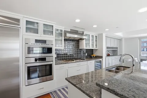$2,150,000 | 2 Battery Wharf, Unit 2302, Boston, MA 02109