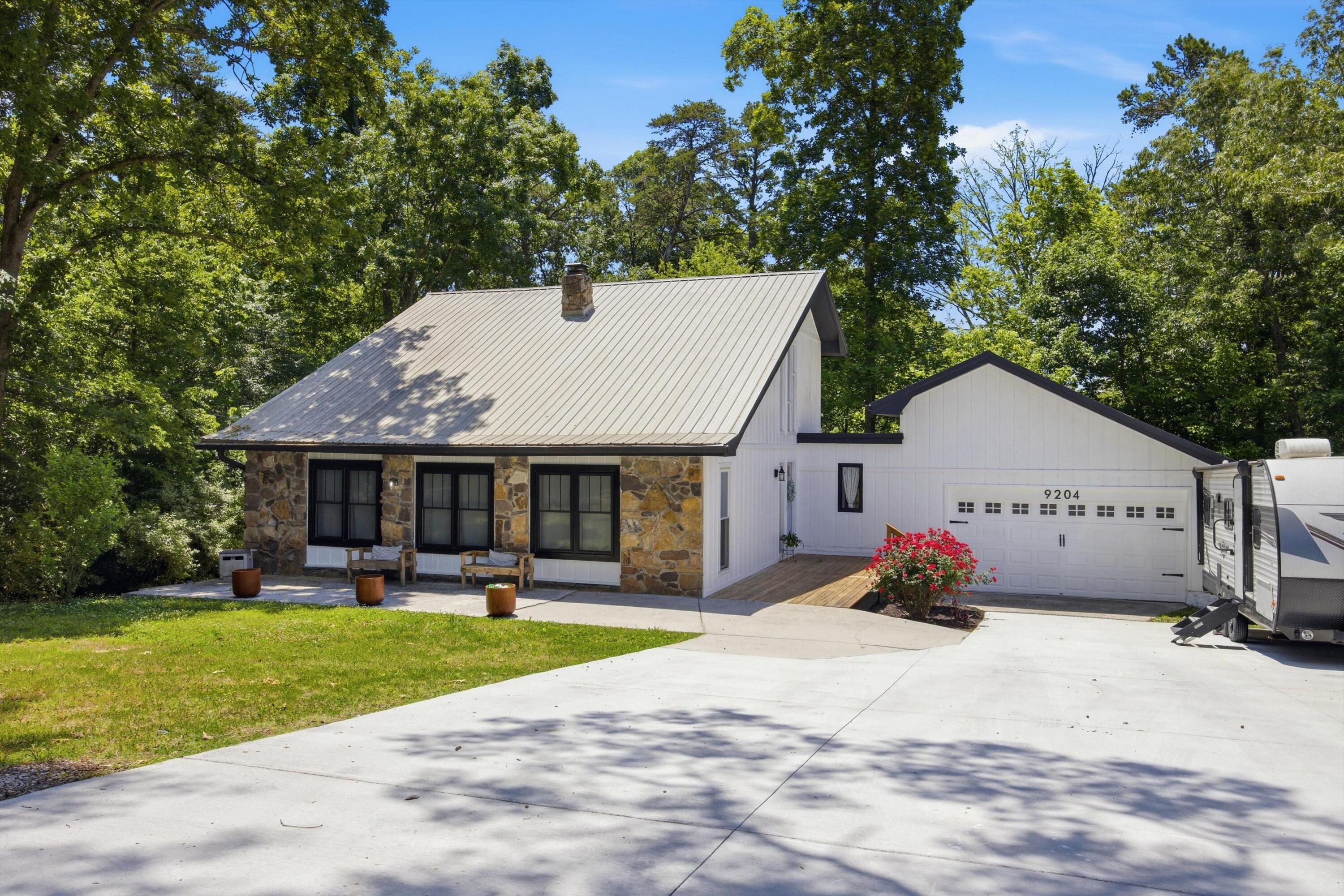 9204 Pine Ridge Road Ooltewah, TN 37363 - Photo 4 of 42 04-9204PineRidgeRd-10