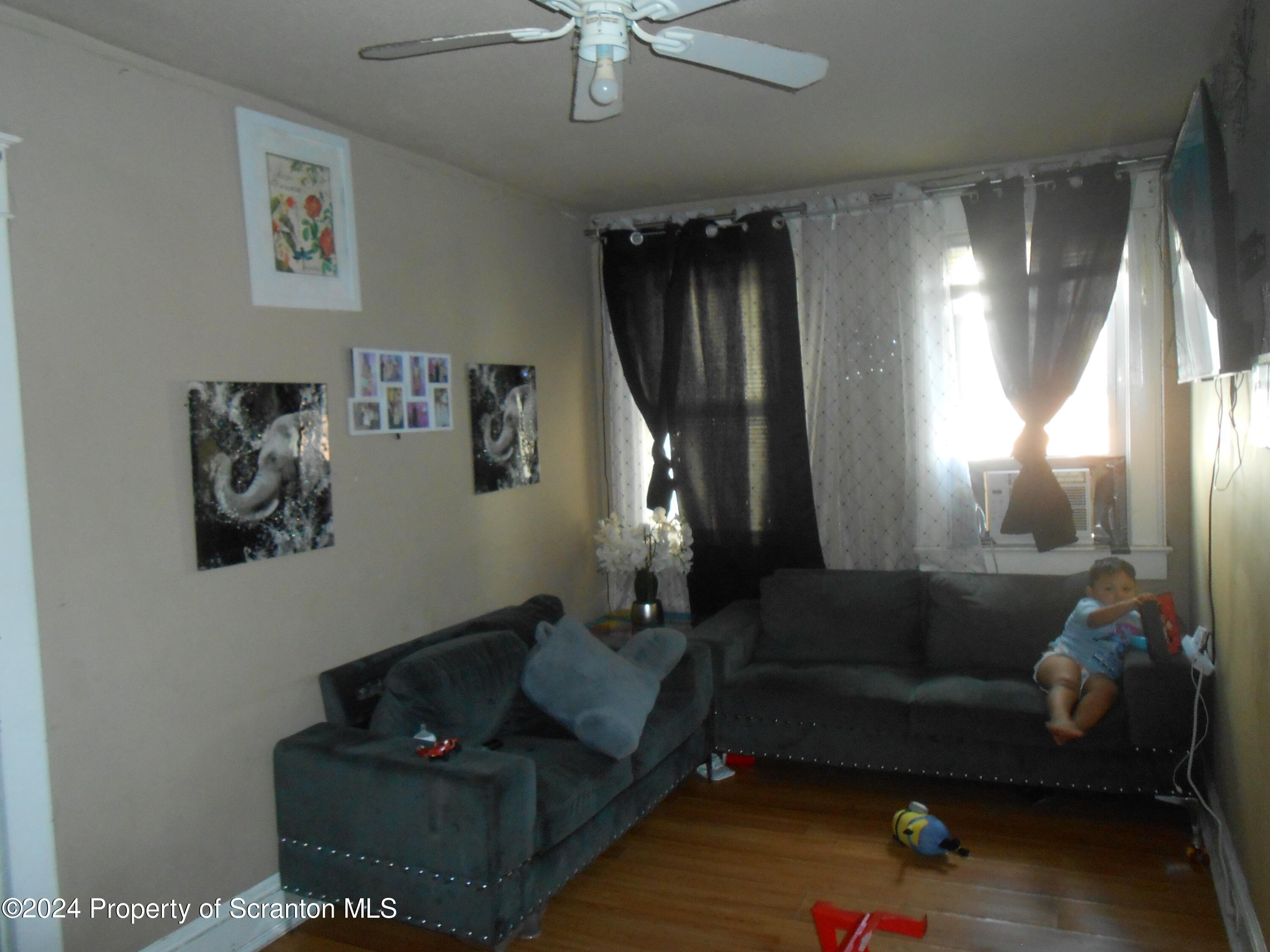 439 Alder Street Scranton, PA 18505 - Photo 3 of 28 DSCN3704