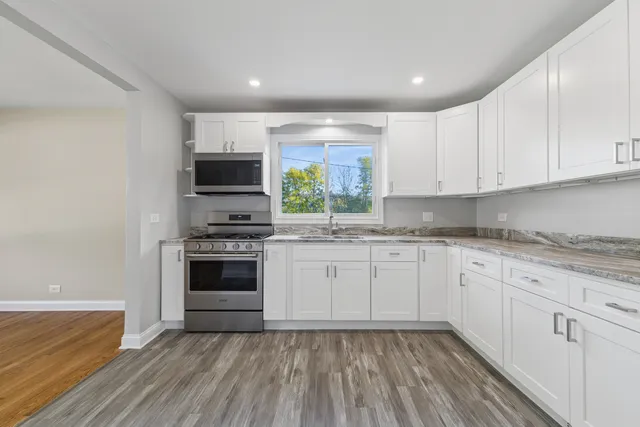 $349,500 | 7705 Columbia Drive, Bridgeview, IL 60455